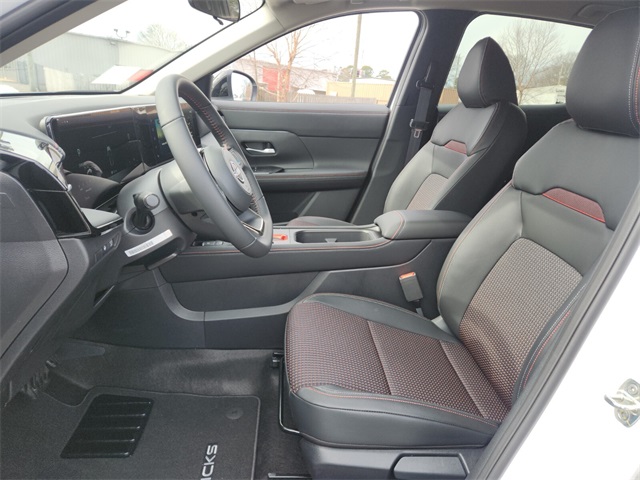 2025 Nissan Kicks SR photo 3