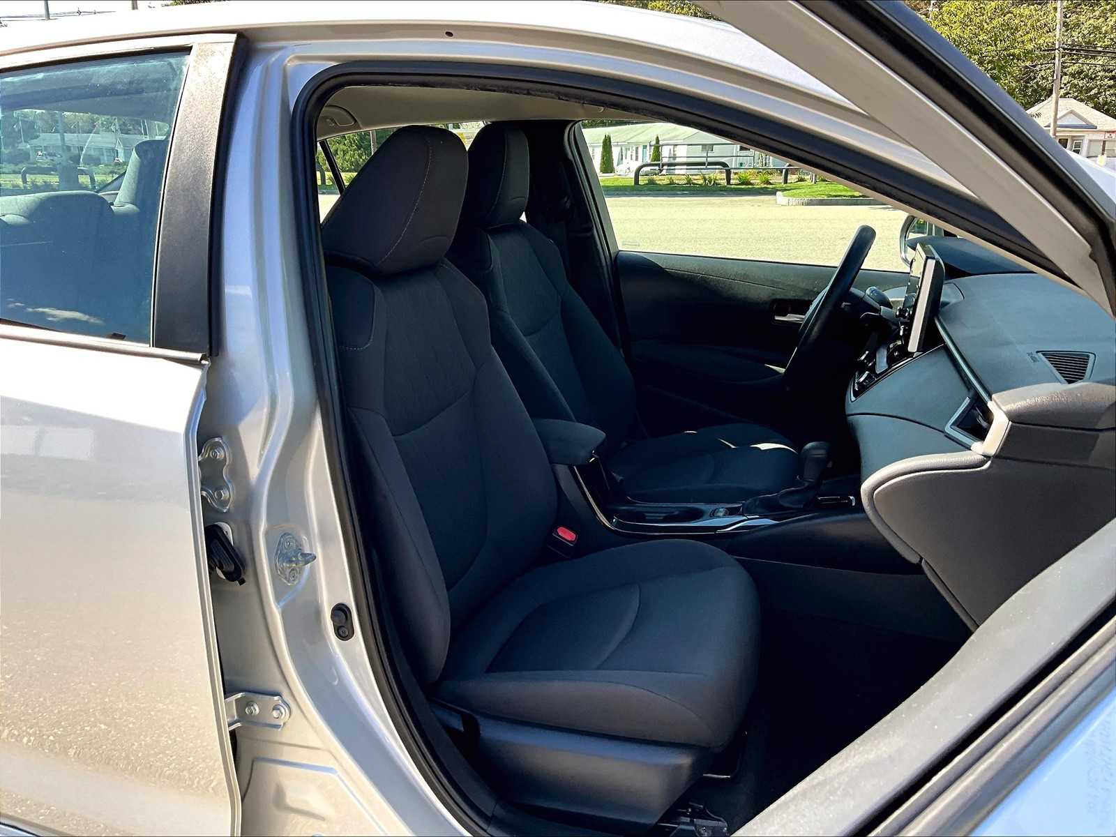 2021 Toyota Corolla LE photo 10
