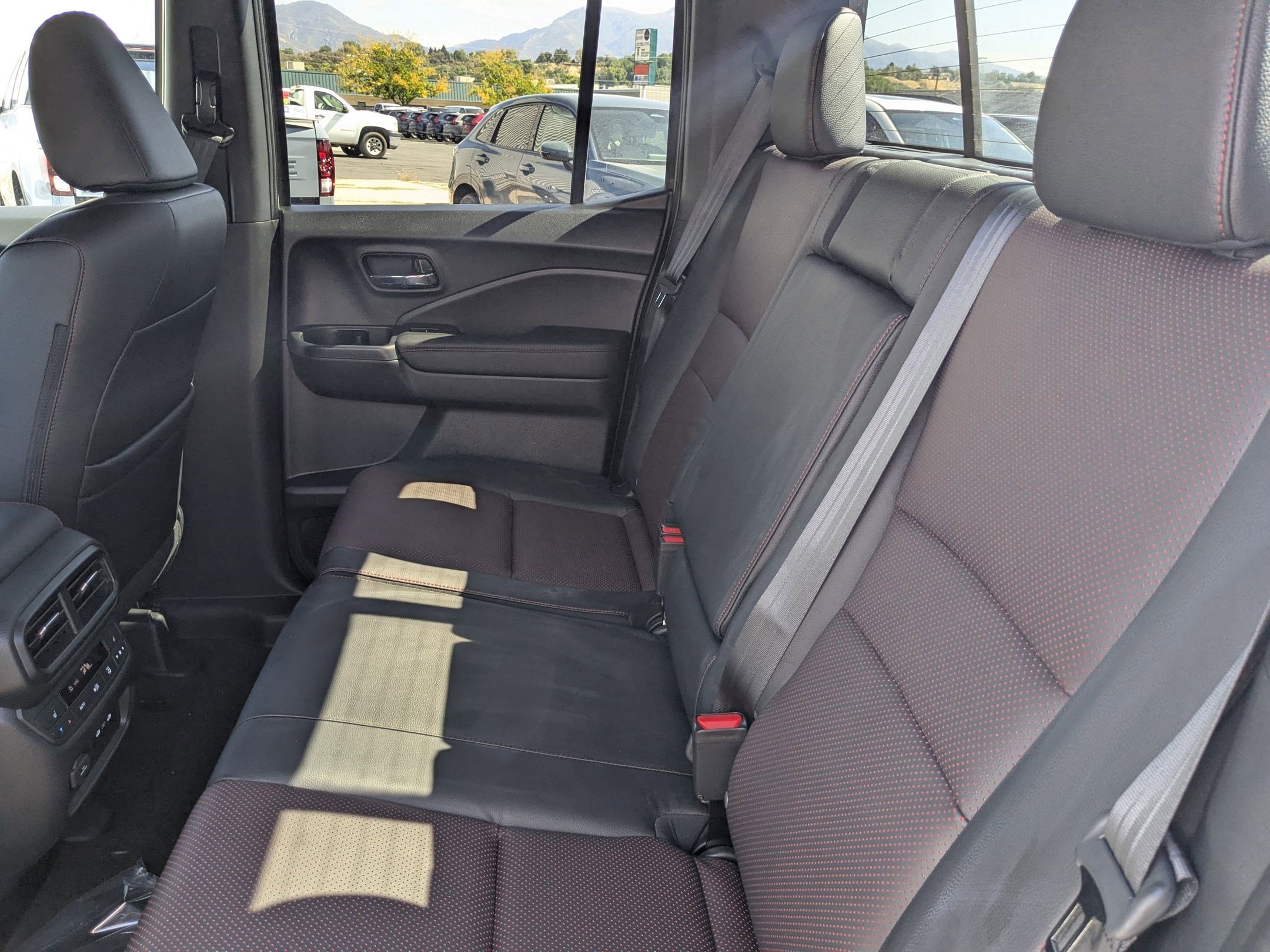 2025 Honda Ridgeline Black Edition photo 13