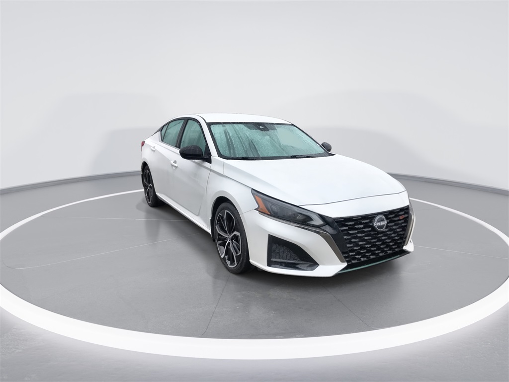 2023 Nissan Altima 2.5 SR photo 2