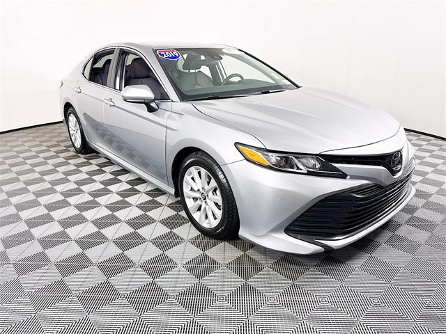 2019 Toyota Camry LE's photo