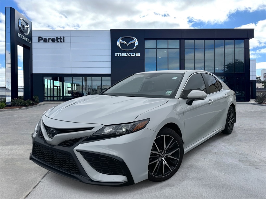 2023 Toyota Camry SE's photo