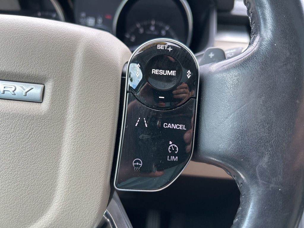 2020 Land Rover Discovery Landmark photo 21