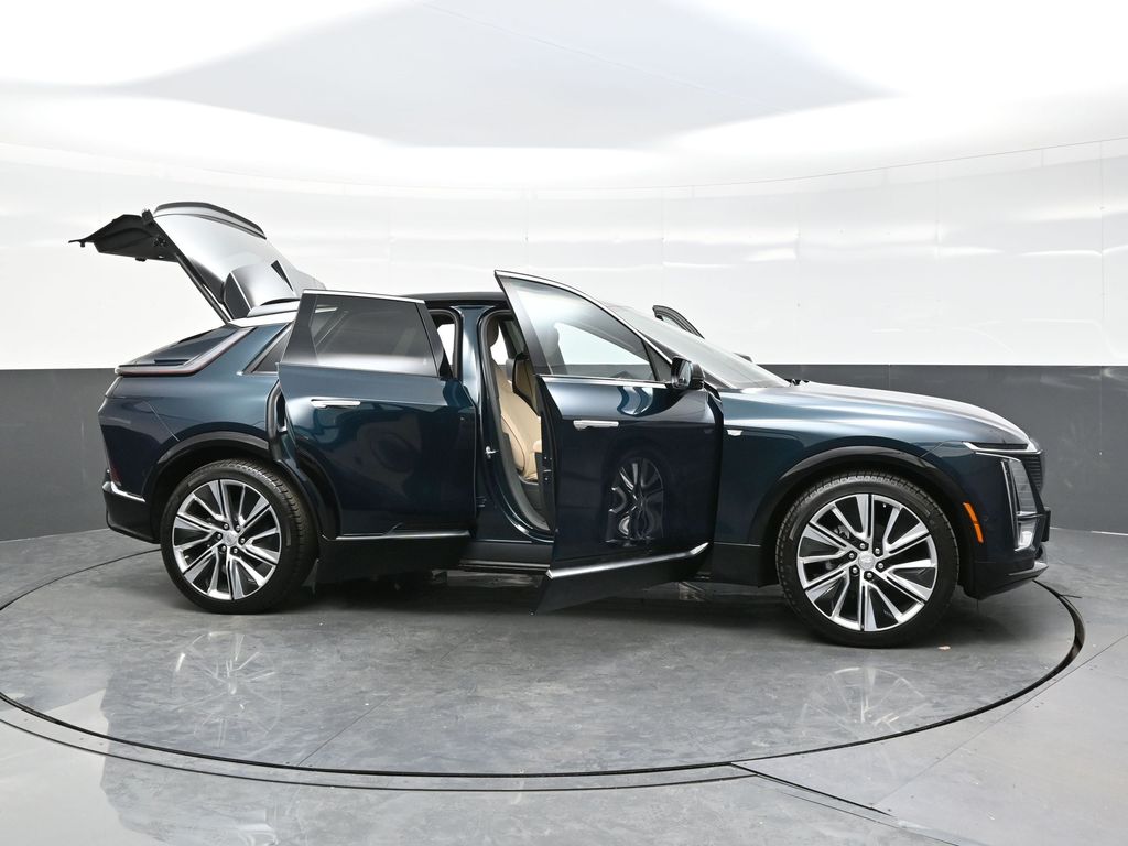 2025 Cadillac Lyriq Luxury photo 38