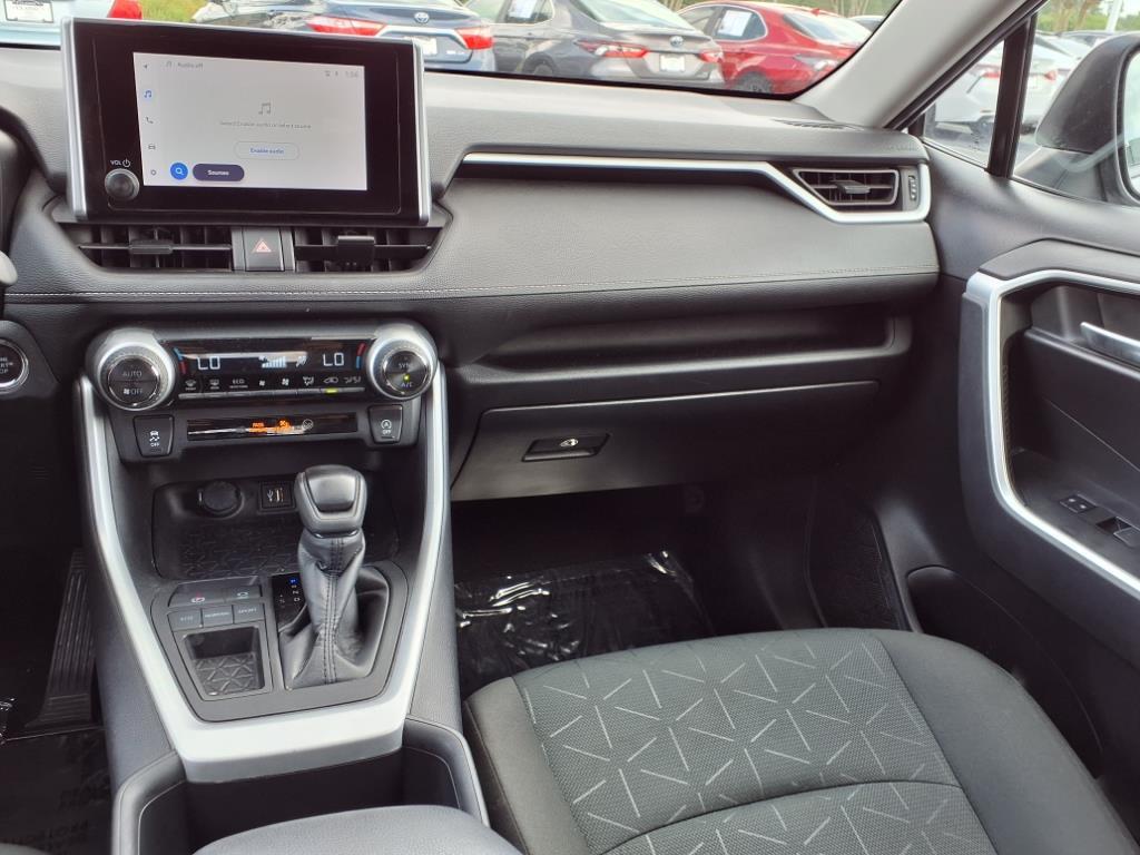 2024 Toyota RAV4 XLE photo 10