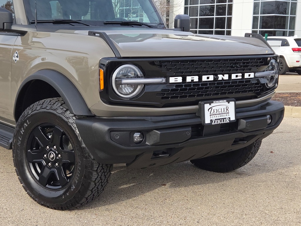 2025 Ford Bronco Outer Banks photo 2