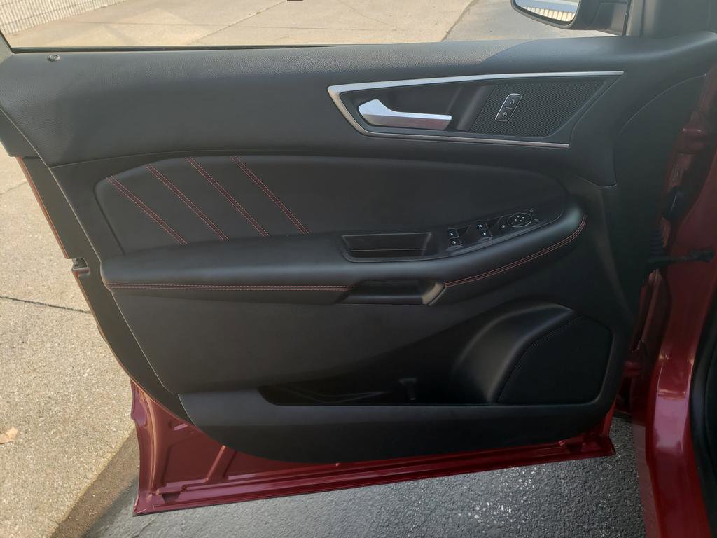 2024 Ford Edge ST-Line photo 12