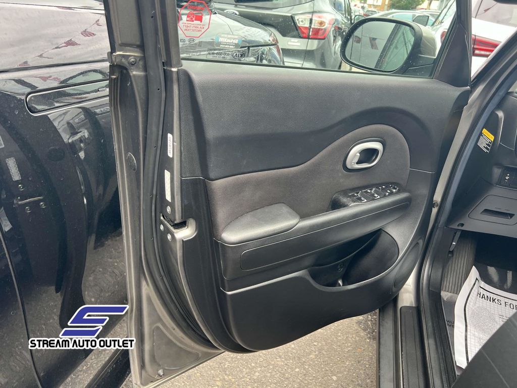2017 Kia Soul Plus photo 4
