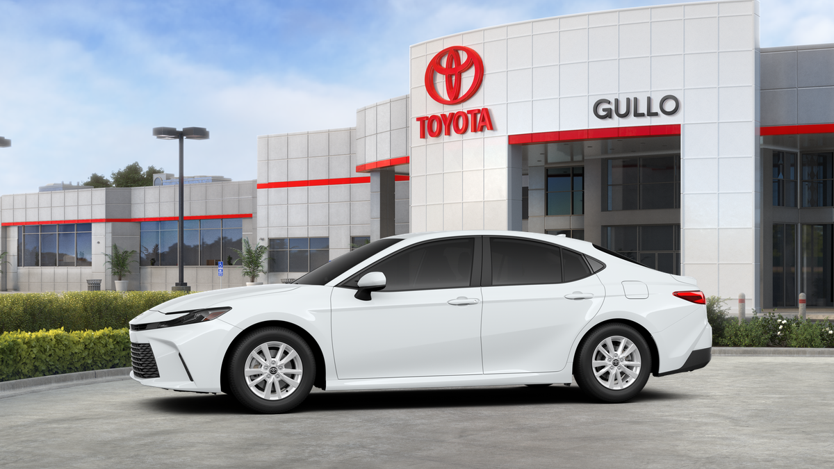 2026 Toyota Camry LE photo 2