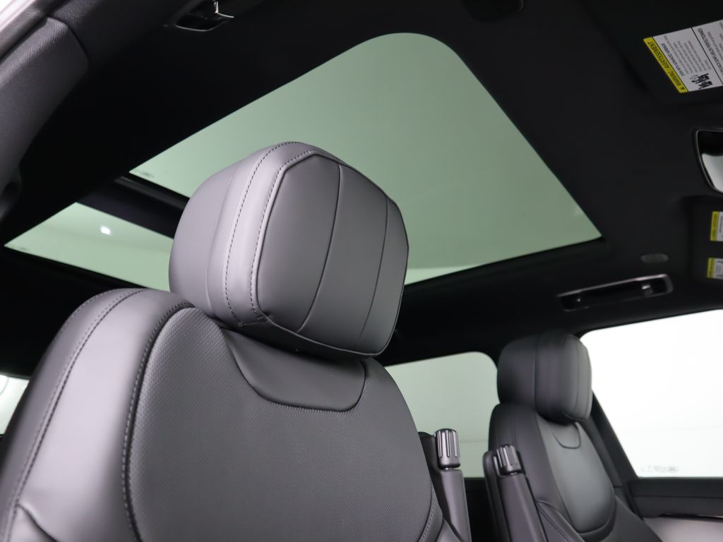 2025 Land Rover Range Rover Sport SE photo 18