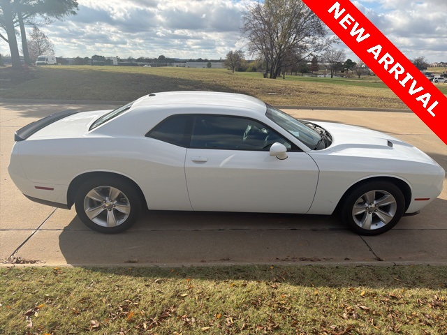 2023 Dodge Challenger SXT photo 2