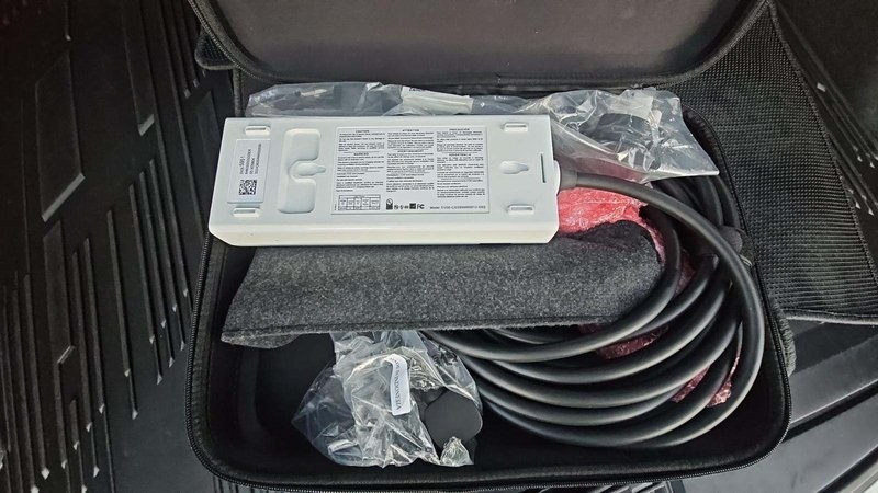 2024 Cadillac Lyriq Luxury photo 3