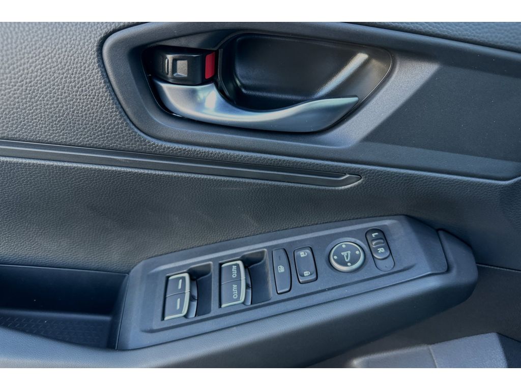 2025 Honda Accord LX photo 12