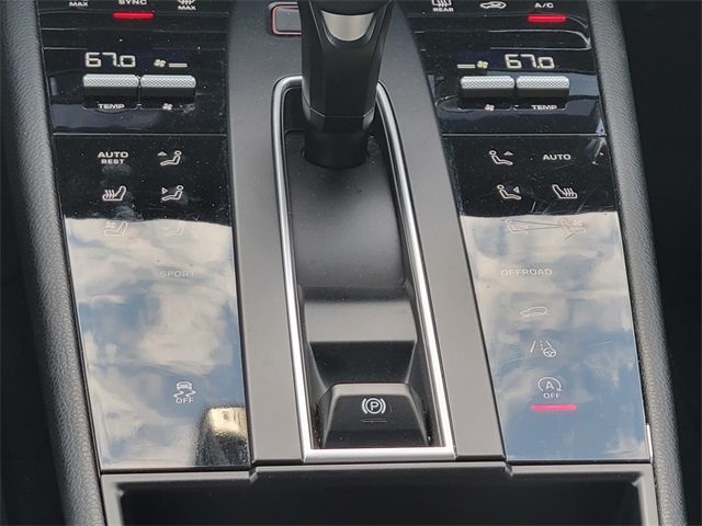 2023 Porsche Macan T photo 22