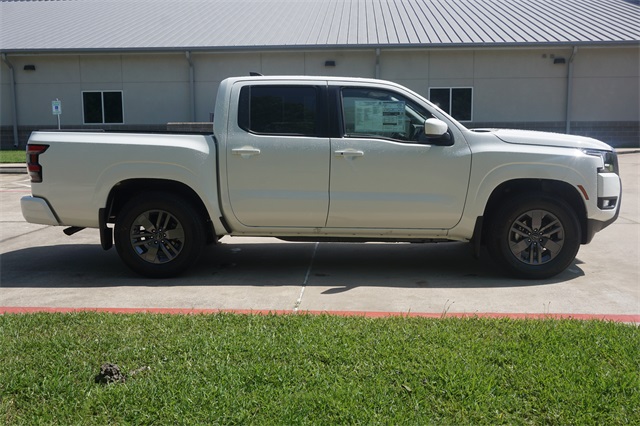2025 Nissan Frontier SV photo 3