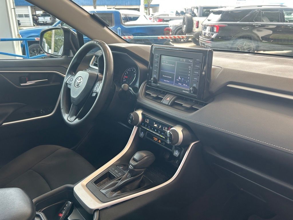 2021 Toyota RAV4 XLE photo 19