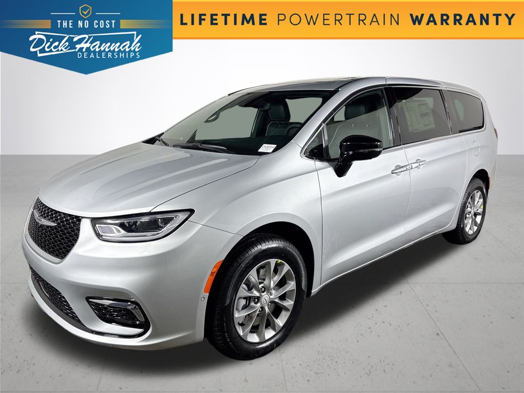 2026 Chrysler Pacifica Limited's photo