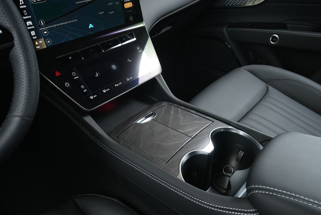 2025 Maserati Grecale photo 16