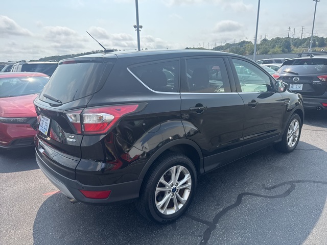 2017 Ford Escape SE photo 2