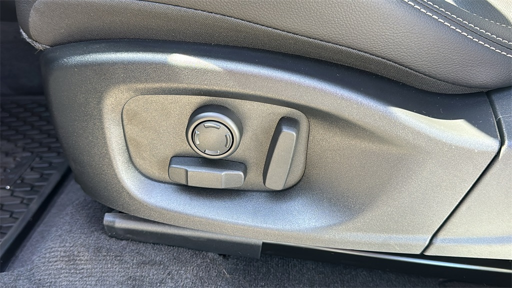 2024 Jaguar E-PACE R-Dynamic SE photo 11