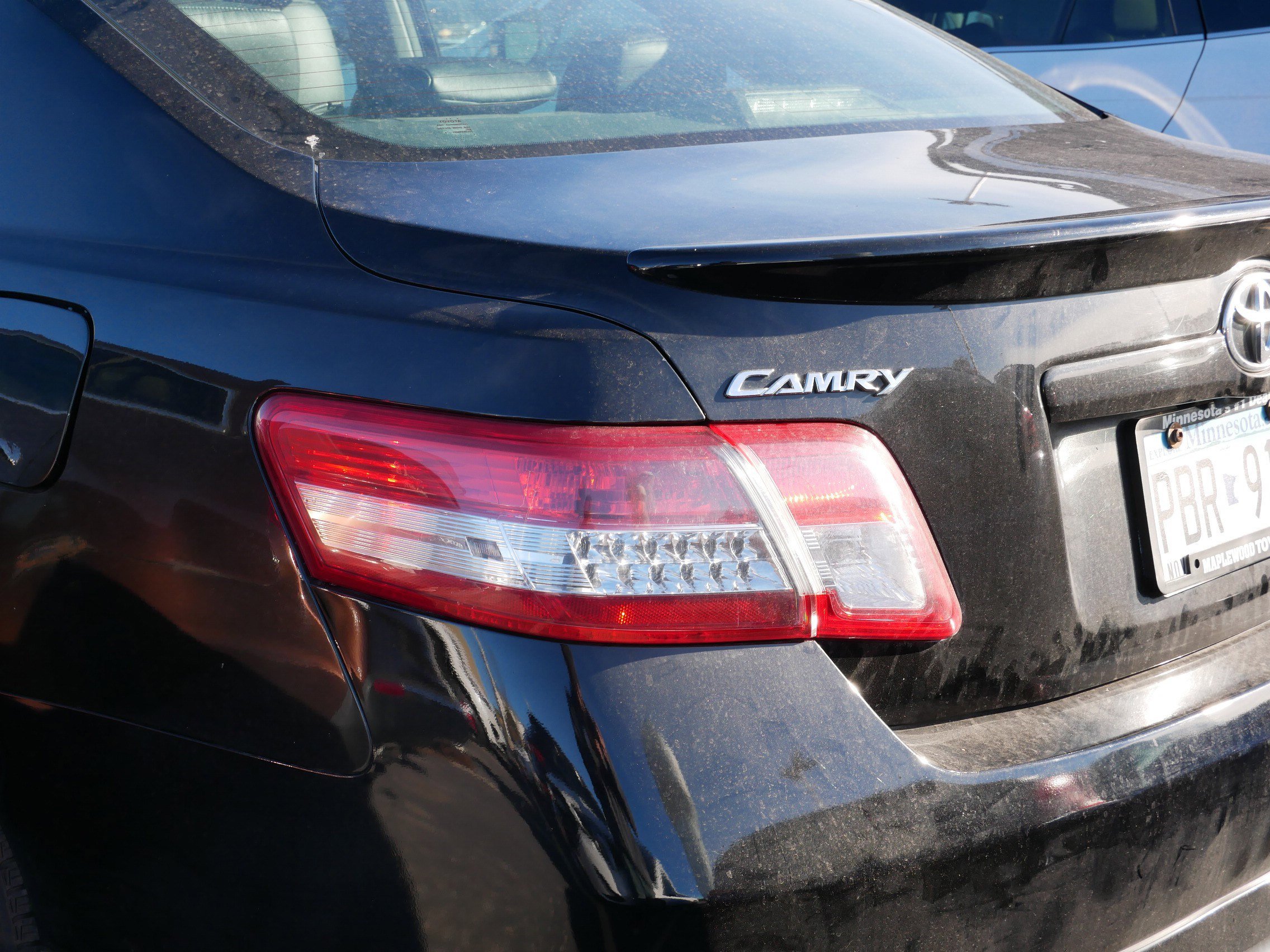 2010 Toyota Camry SE photo 4
