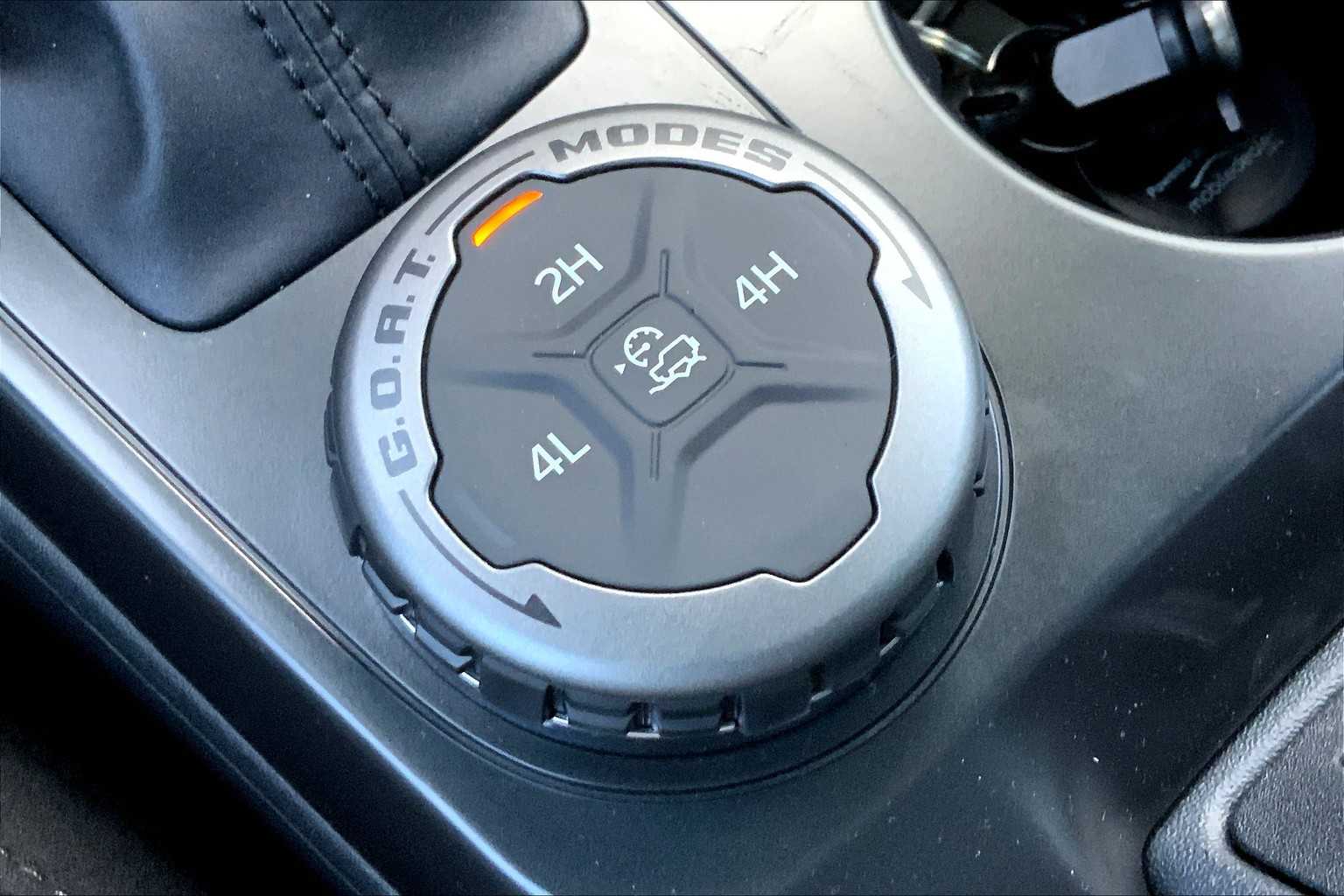 2025 Ford Bronco Base photo 17