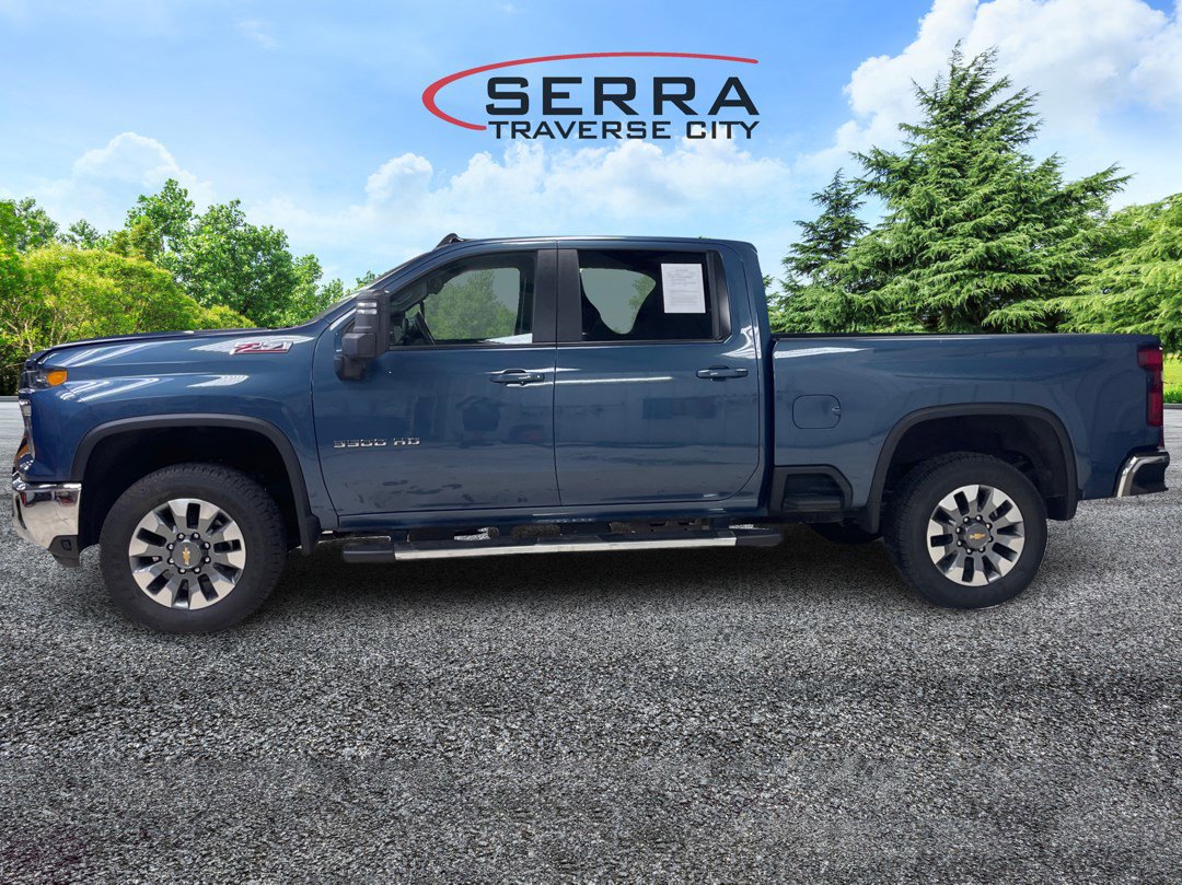 2024 Chevrolet Silverado 3500HD LT photo 7