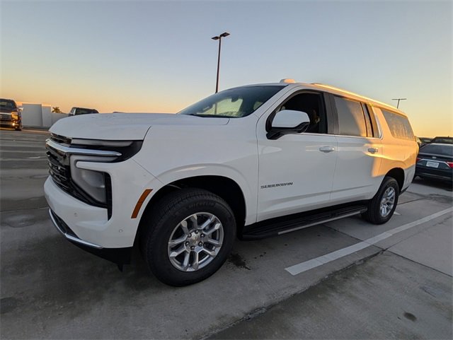 2026 Chevrolet Suburban LS photo 4