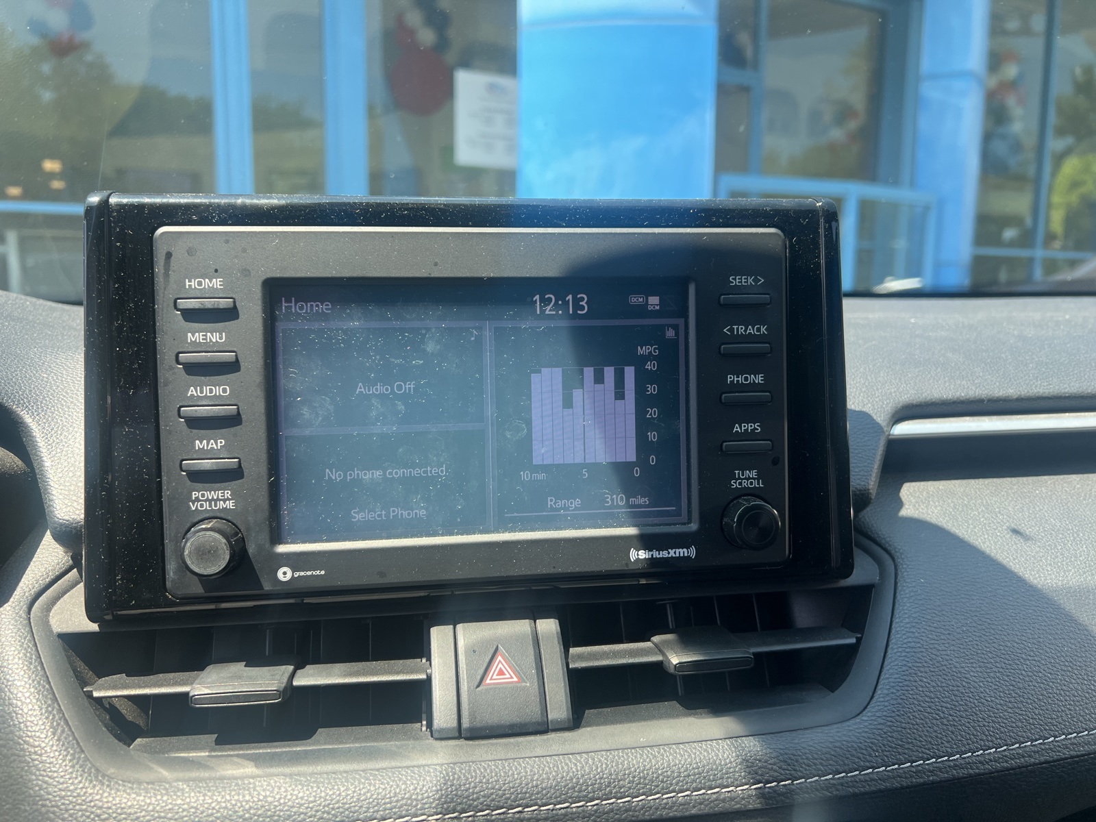2020 Toyota RAV4 XLE photo 3