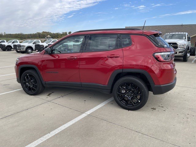 2026 Jeep Compass Latitude Altitude photo 2