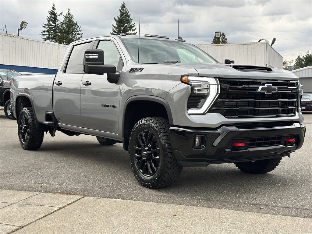 2026 Chevrolet Silverado 3500HD LT photo 4