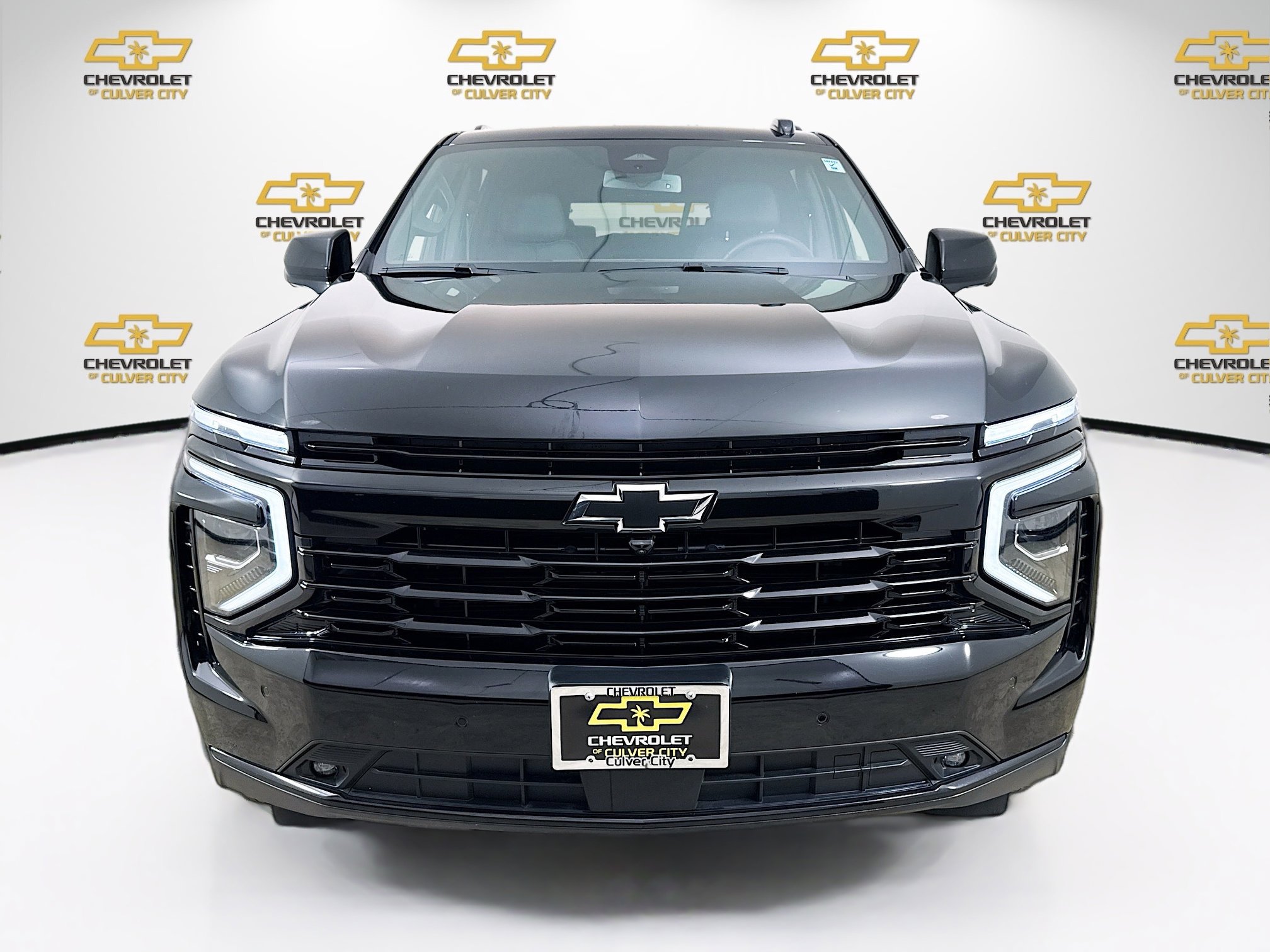 2025 Chevrolet Suburban RST photo 2