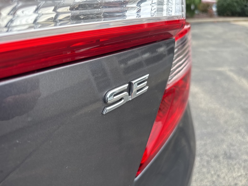 2014 Toyota Camry SE photo 32