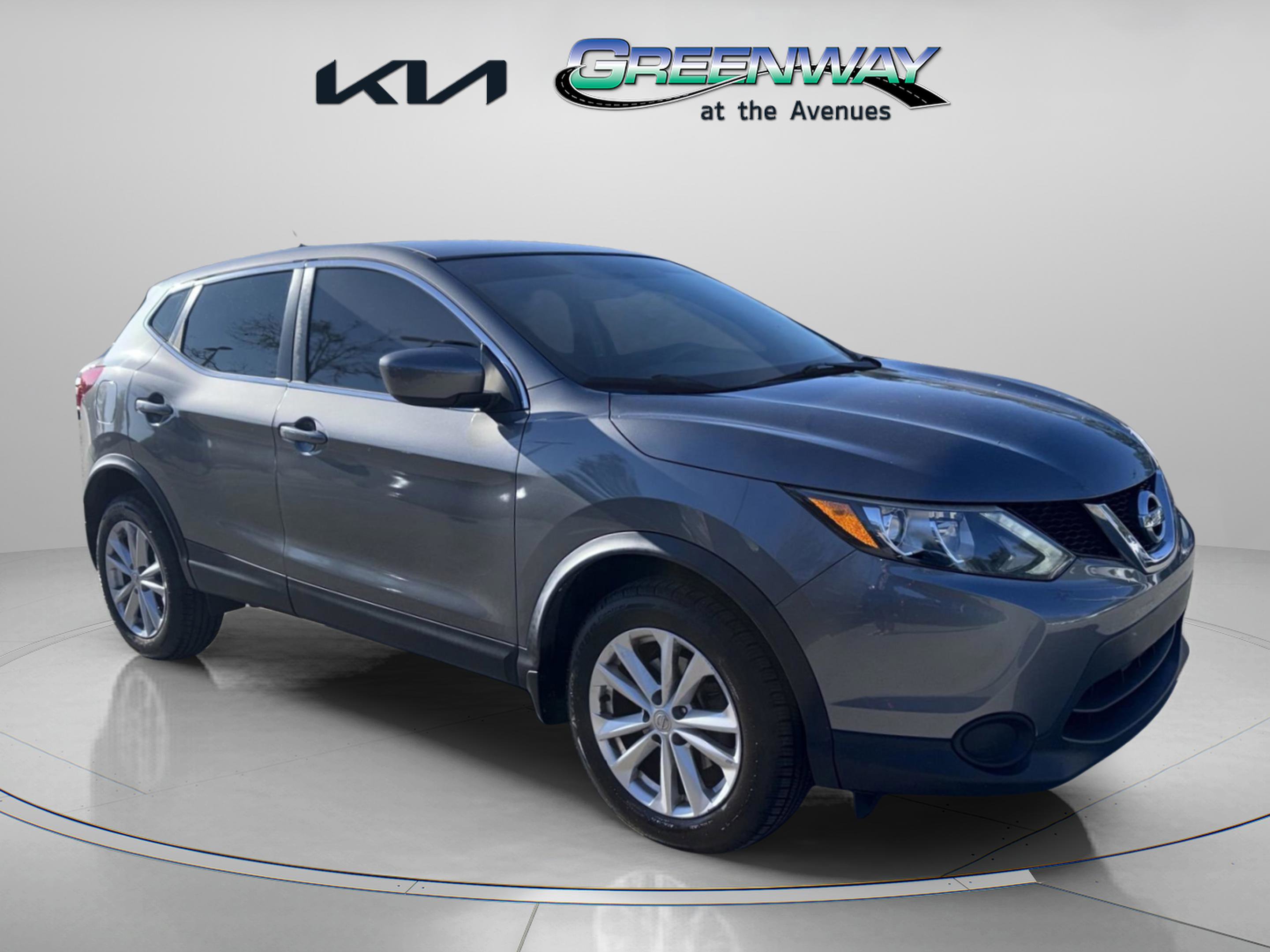 2017 Nissan Rogue Sport S's photo