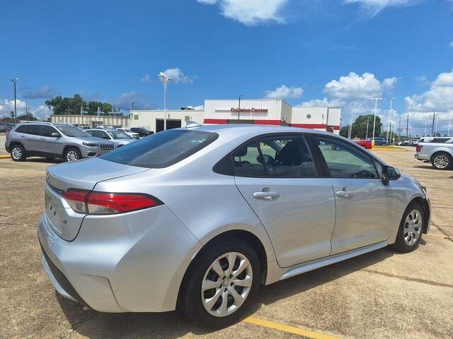 2021 Toyota Corolla LE photo 4