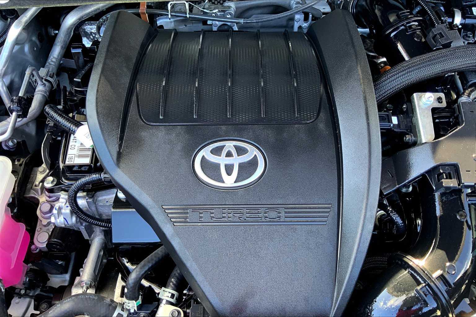 2024 Toyota Highlander LE photo 30