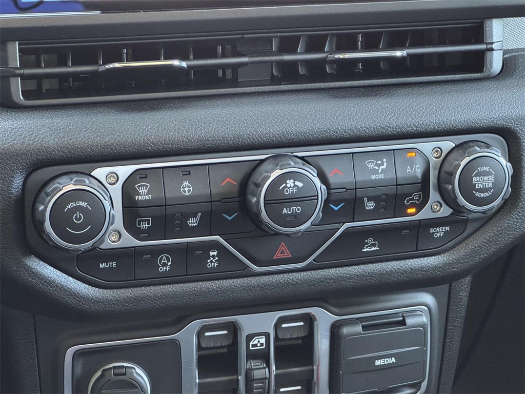 2025 Jeep Wrangler Sport S photo 4