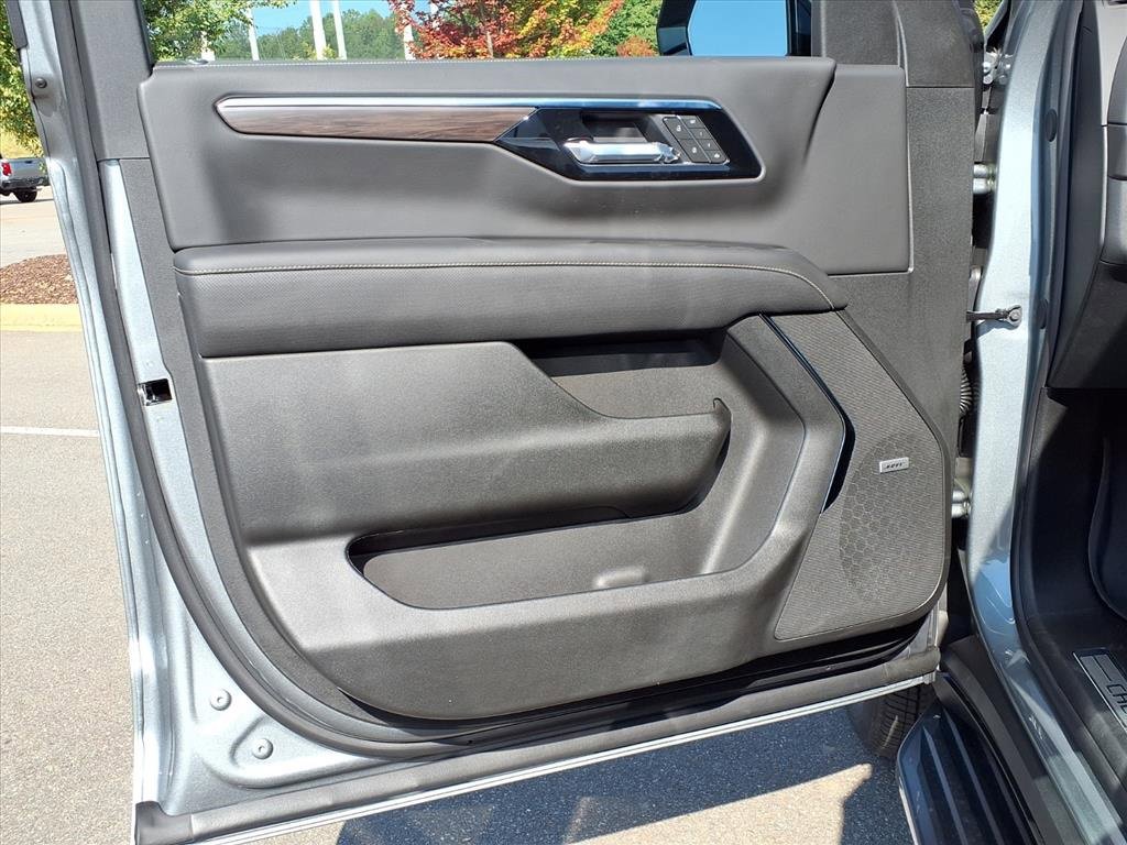 2025 Chevrolet Tahoe Premier photo 20