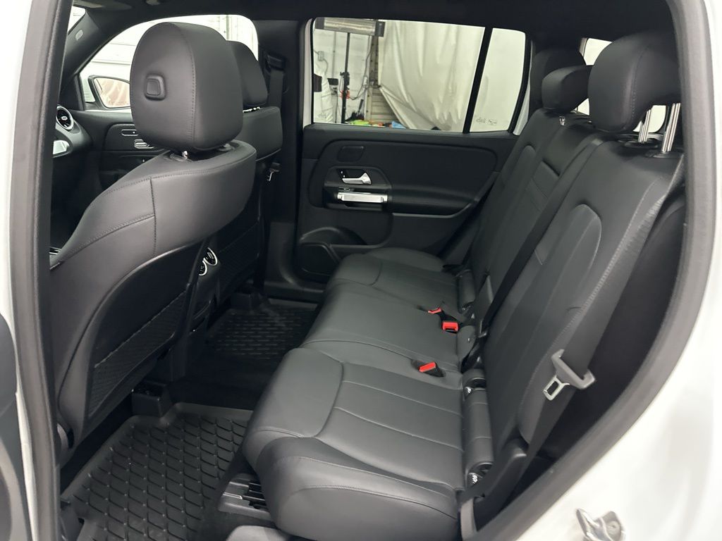 2025 Mercedes Benz GLB 250 photo 19