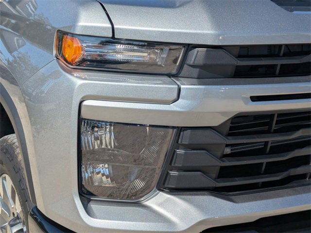 2025 Chevrolet Silverado 2500HD Custom photo 9