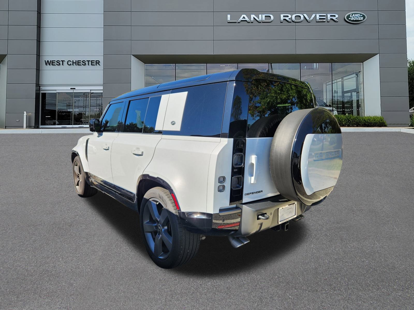 2023 Land Rover Defender 110 V8 photo 2