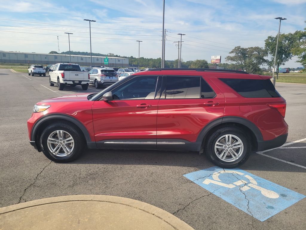 2020 Ford Explorer XLT photo 3