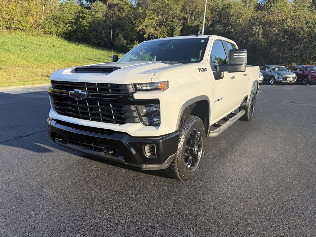 2025 Chevrolet Silverado Custom photo 7