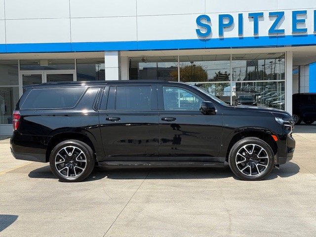 2023 Chevrolet Suburban RST photo 3