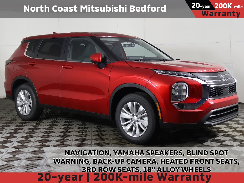 2025 Mitsubishi Outlander ES's photo