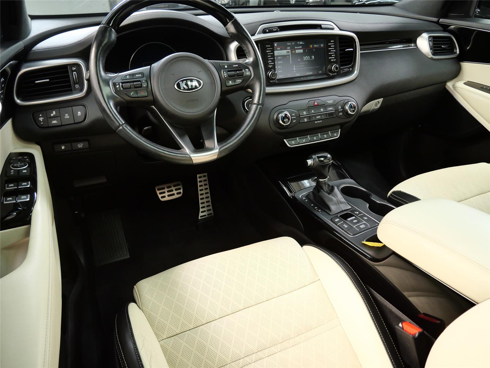 Used 2016 Kia Sorento Limited with VIN 5XYPKDA52GG020197 for sale in Minnetonka, Minnesota