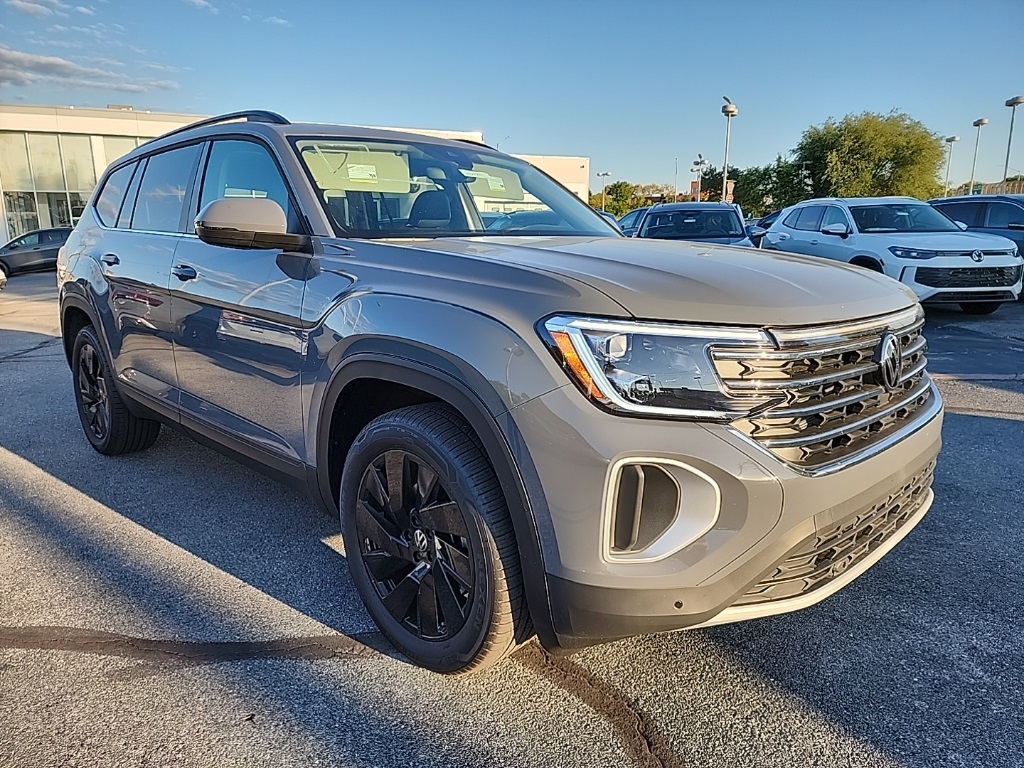 2025 Volkswagen Atlas SE Technology photo 3