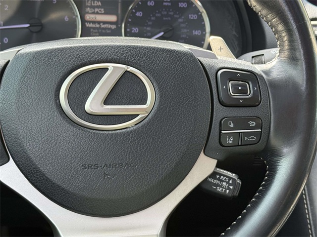 2017 Lexus IS 300 photo 23