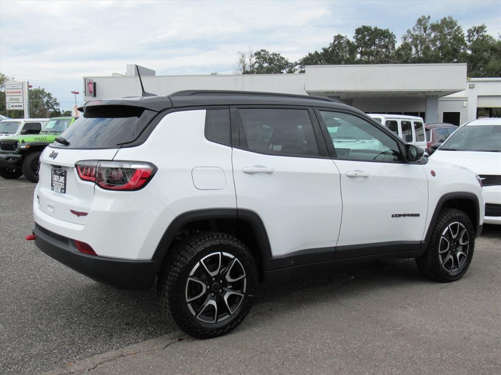 2026 Jeep Compass Trailhawk photo 4