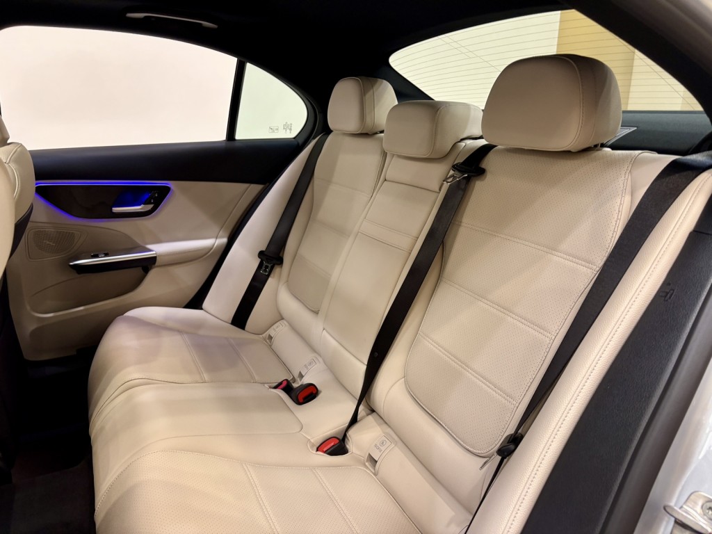 2025 Mercedes Benz C 300 photo 12